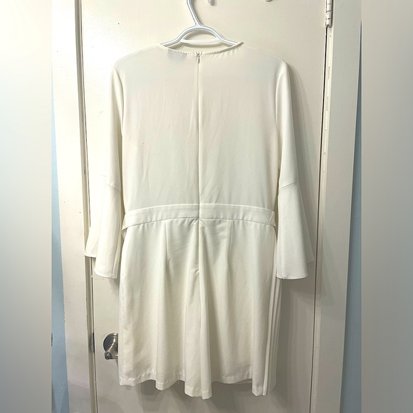 Women's V-neck pleated skirt long sleeves - Picture 4 of 5